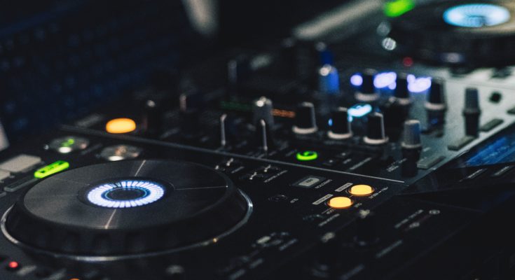 DJ Controller Black Friday Deals 2022